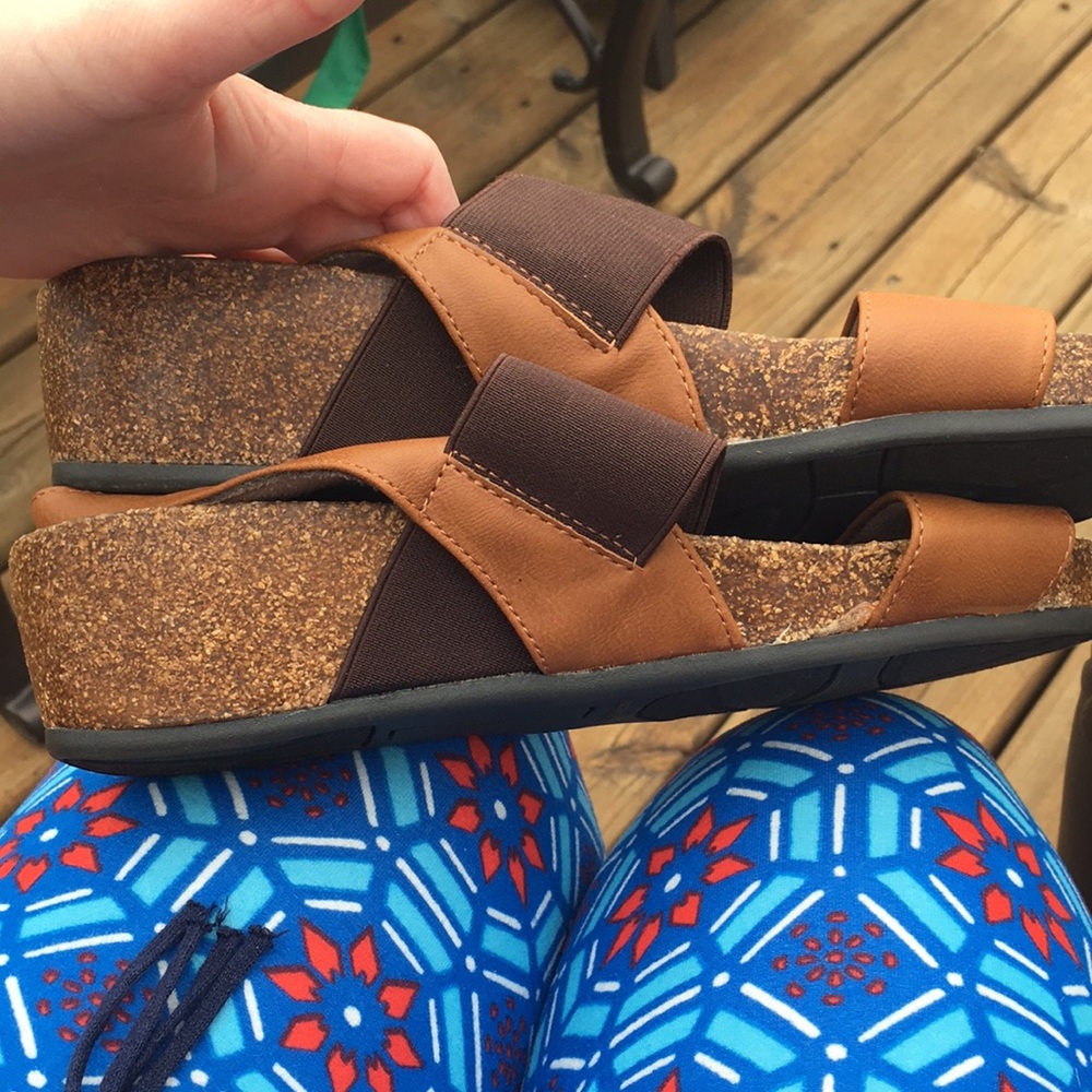 Natural Soul brown & tan sandals - Picture 9 of 9